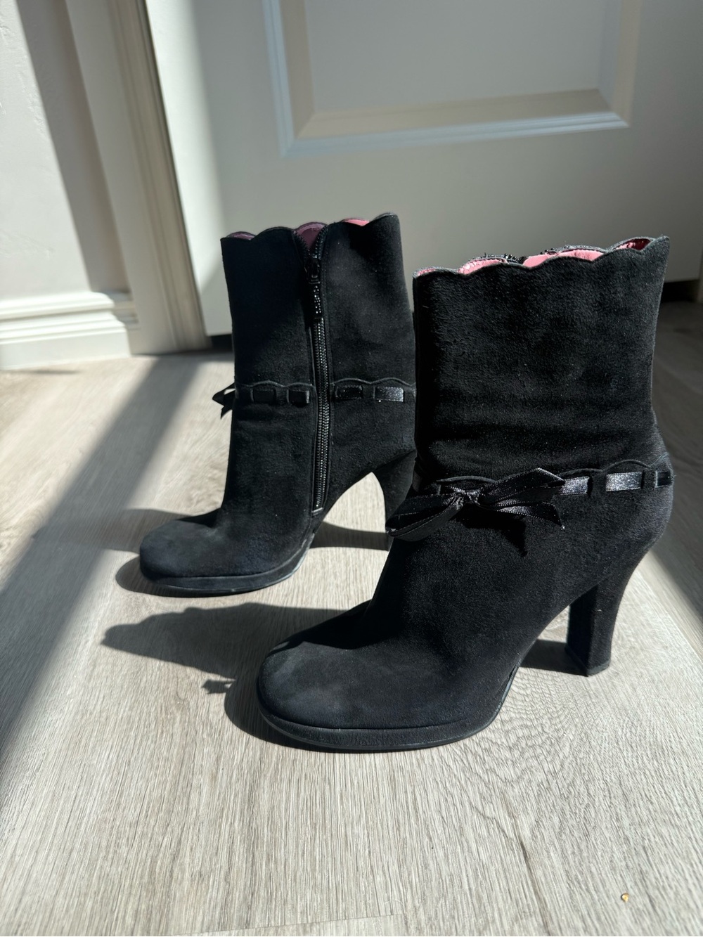 GUESS Black Suede Scalloped-Top Bow Ankle Boots